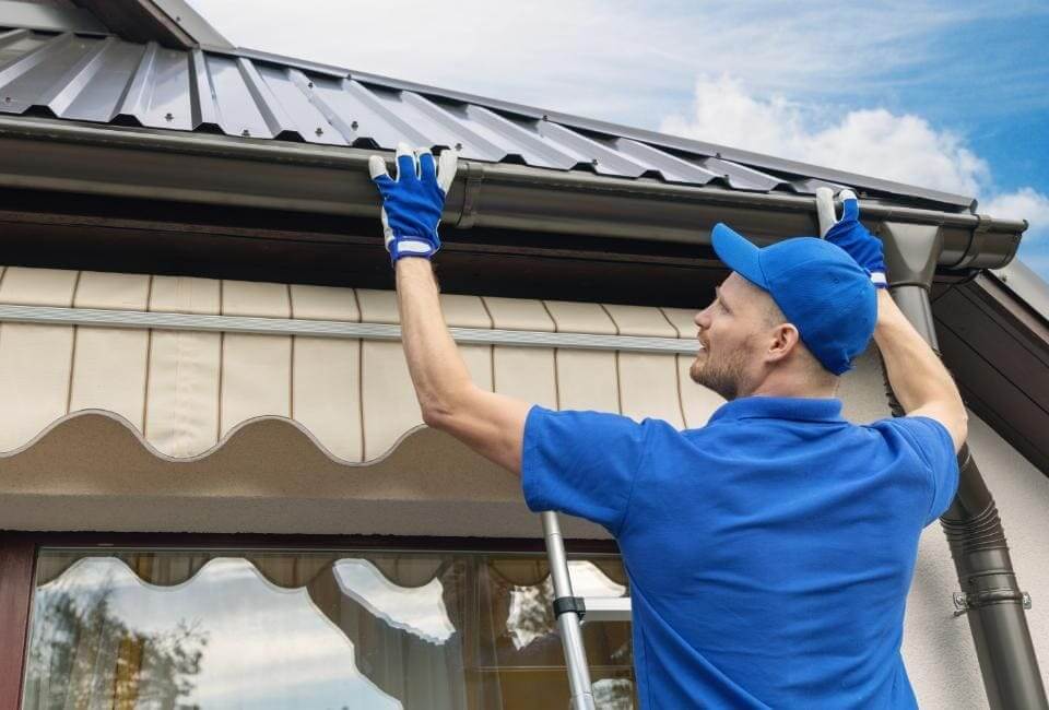 Montaż okien i rynien dachowych